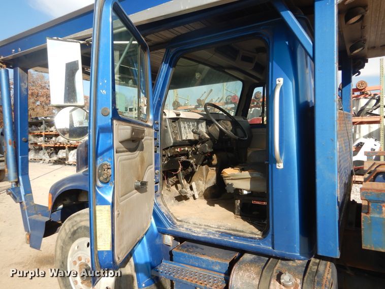 image for item DH5234 1996 International 4900  rollback truck