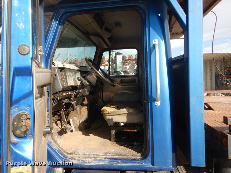 image for item DH5234 1996 International 4900  rollback truck