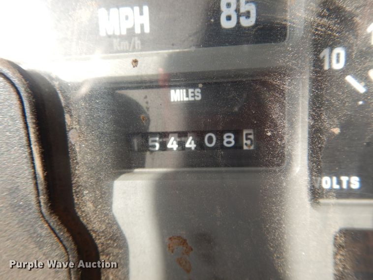 image for item DH5234 1996 International 4900  rollback truck