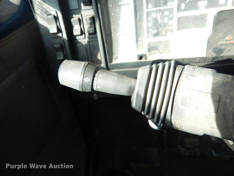 image for item DH5234 1996 International 4900  rollback truck