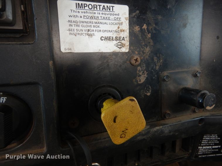 image for item DH5234 1996 International 4900  rollback truck