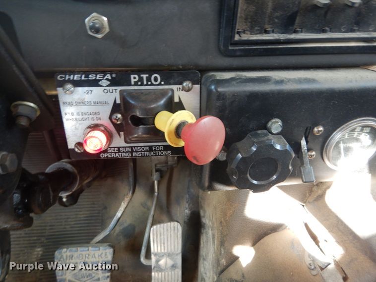 image for item DH5234 1996 International 4900  rollback truck