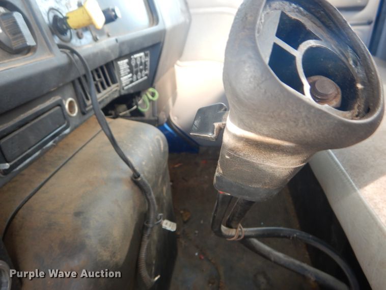 image for item DH5234 1996 International 4900  rollback truck