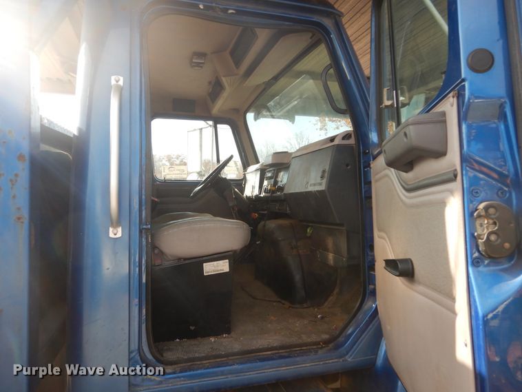 image for item DH5234 1996 International 4900  rollback truck