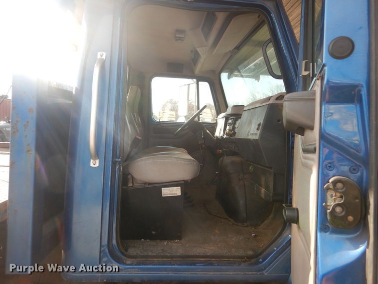 image for item DH5234 1996 International 4900  rollback truck