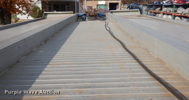 image for item DH5234 1996 International 4900  rollback truck