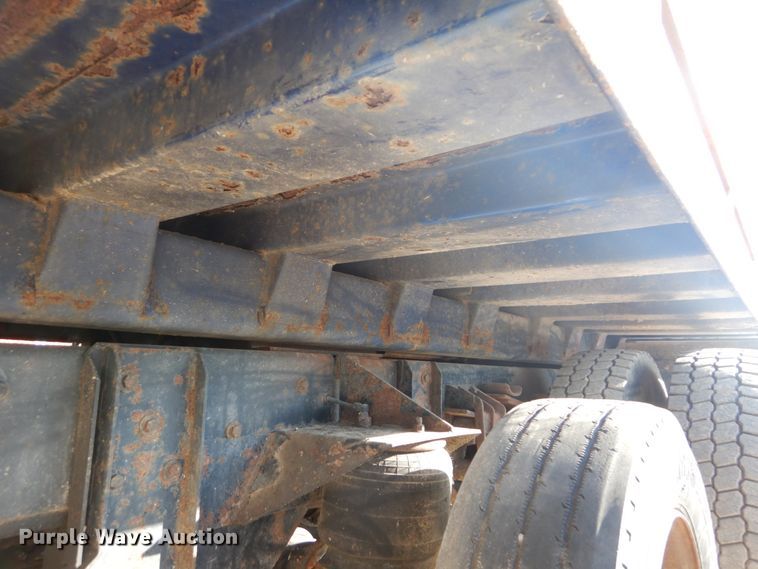 image for item DH5234 1996 International 4900  rollback truck