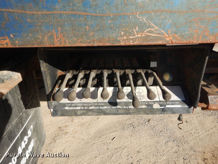 image for item DH5234 1996 International 4900  rollback truck