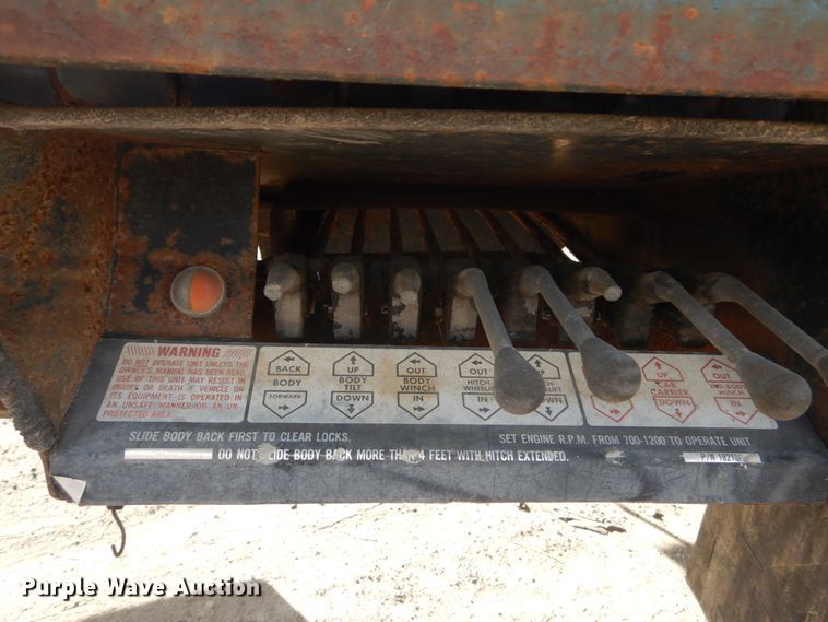 image for item DH5234 1996 International 4900  rollback truck