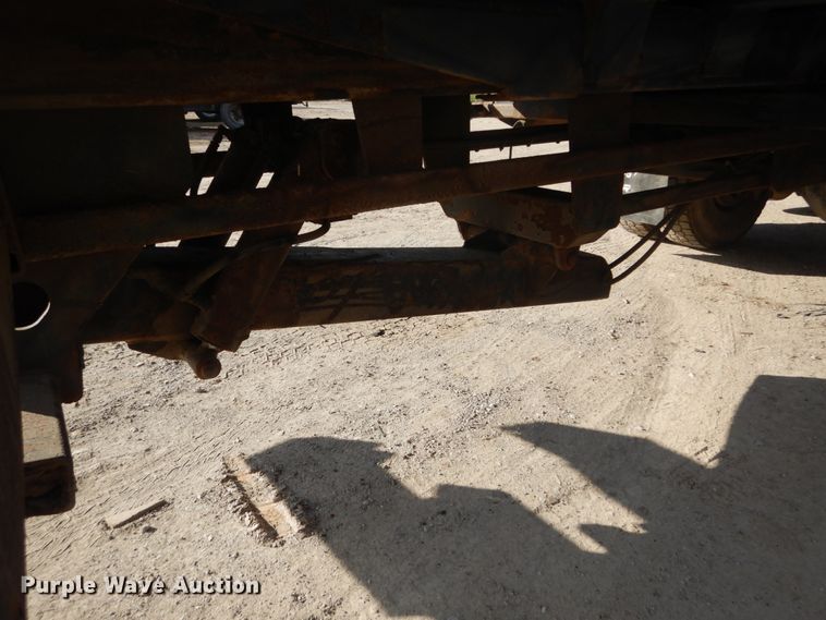 image for item DH5234 1996 International 4900  rollback truck