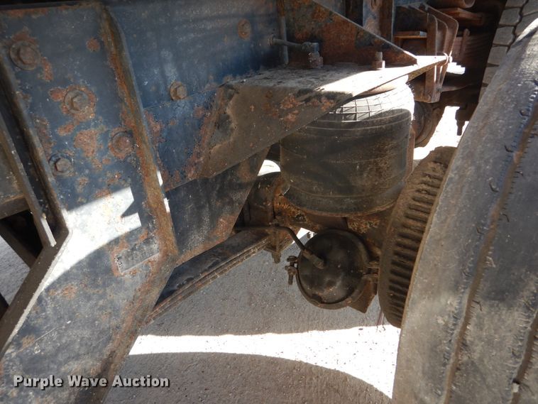 image for item DH5234 1996 International 4900  rollback truck