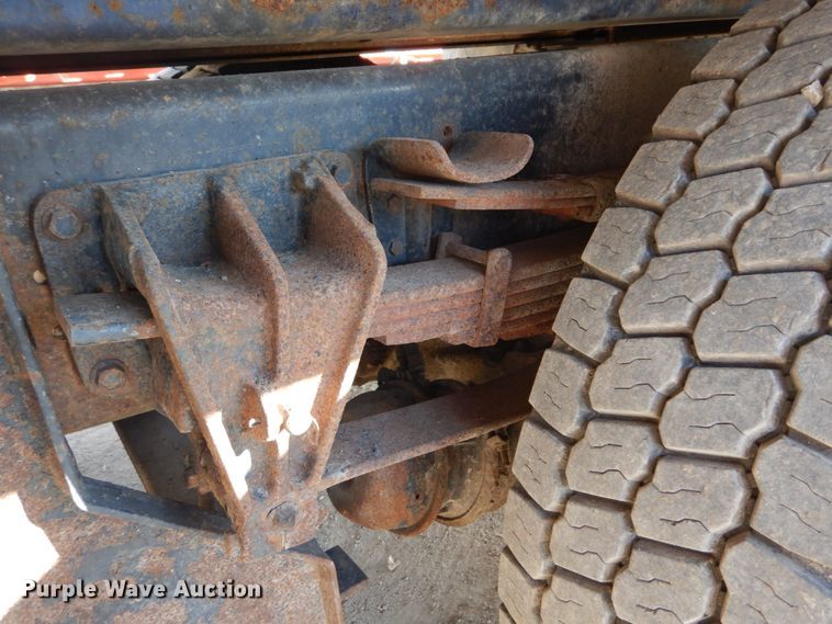 image for item DH5234 1996 International 4900  rollback truck