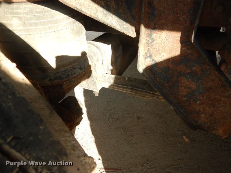 image for item DH5234 1996 International 4900  rollback truck