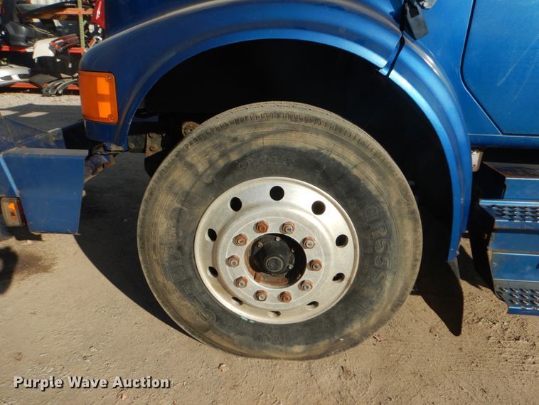 image for item DH5234 1996 International 4900  rollback truck