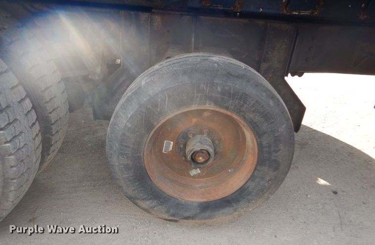 image for item DH5234 1996 International 4900  rollback truck