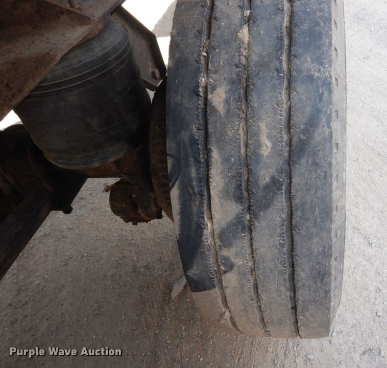 image for item DH5234 1996 International 4900  rollback truck