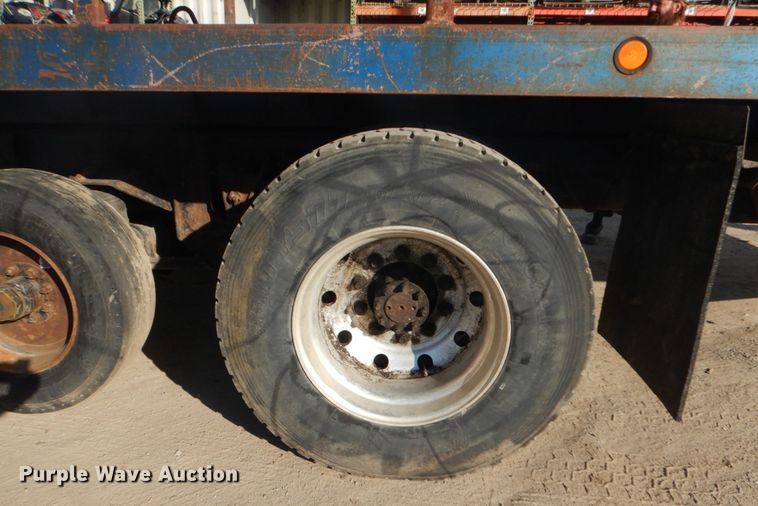 image for item DH5234 1996 International 4900  rollback truck