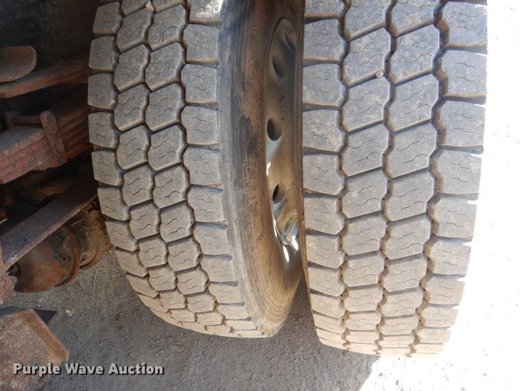 image for item DH5234 1996 International 4900  rollback truck