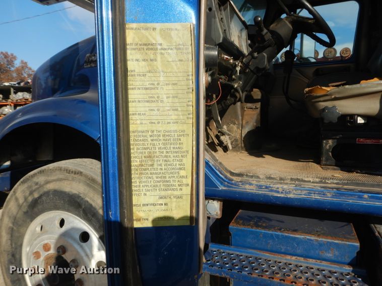 image for item DH5234 1996 International 4900  rollback truck