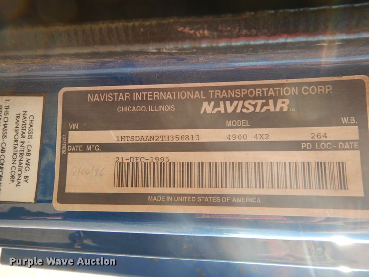 image for item DH5234 1996 International 4900  rollback truck