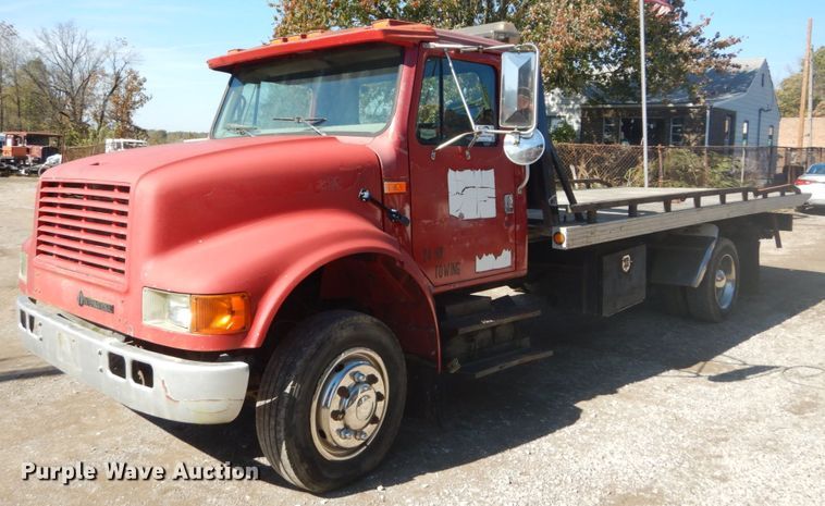 image for item DH5235 1999 International 4700  rollback truck