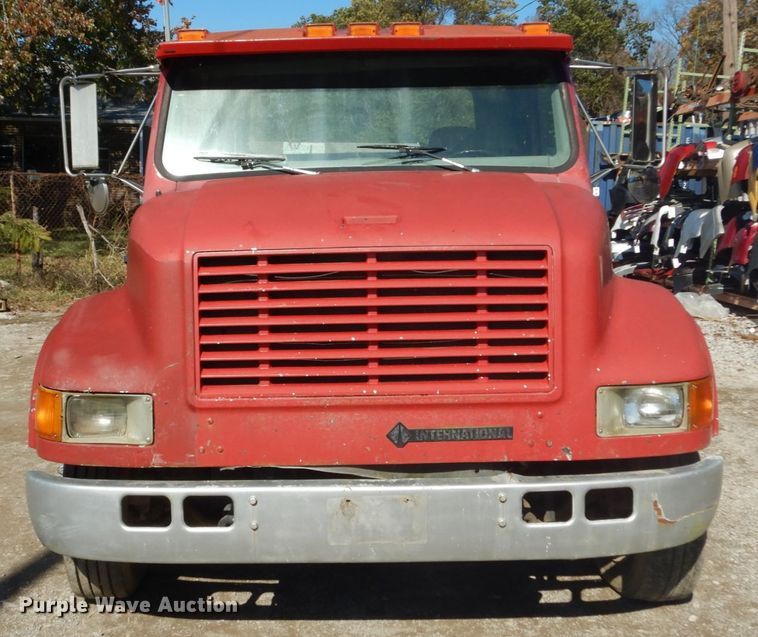 image for item DH5235 1999 International 4700  rollback truck