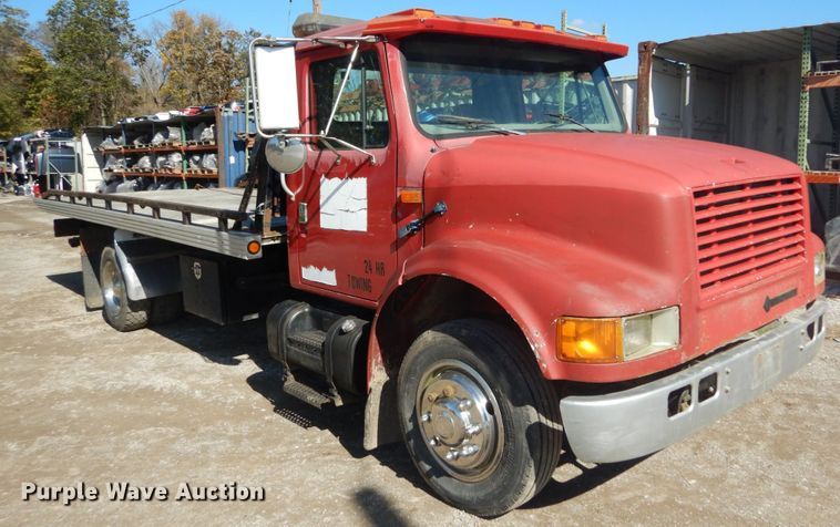 image for item DH5235 1999 International 4700  rollback truck