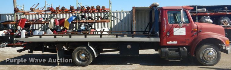 image for item DH5235 1999 International 4700  rollback truck