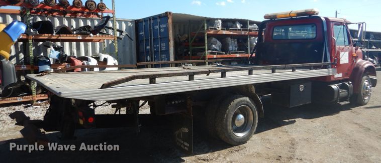 image for item DH5235 1999 International 4700  rollback truck