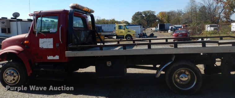 image for item DH5235 1999 International 4700  rollback truck