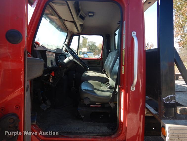 image for item DH5235 1999 International 4700  rollback truck