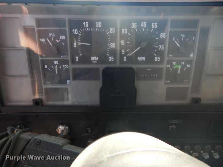 image for item DH5235 1999 International 4700  rollback truck