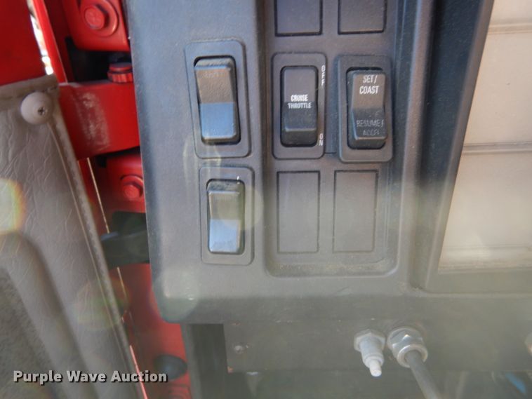 image for item DH5235 1999 International 4700  rollback truck