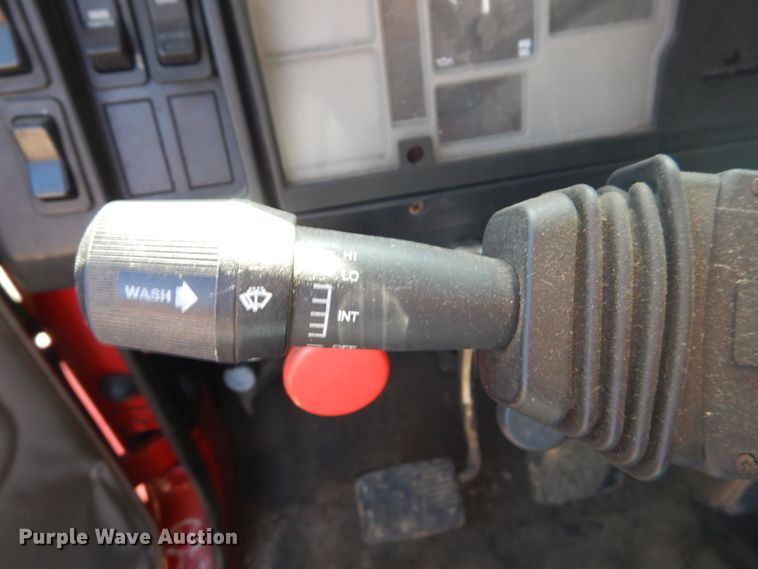 image for item DH5235 1999 International 4700  rollback truck