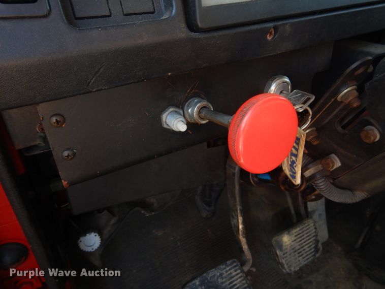 image for item DH5235 1999 International 4700  rollback truck