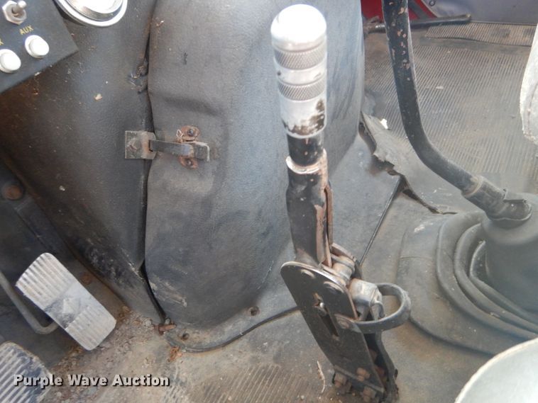 image for item DH5235 1999 International 4700  rollback truck