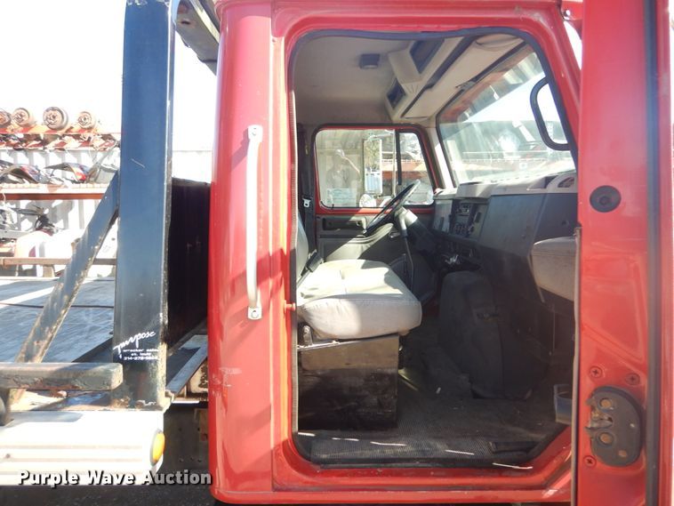 image for item DH5235 1999 International 4700  rollback truck