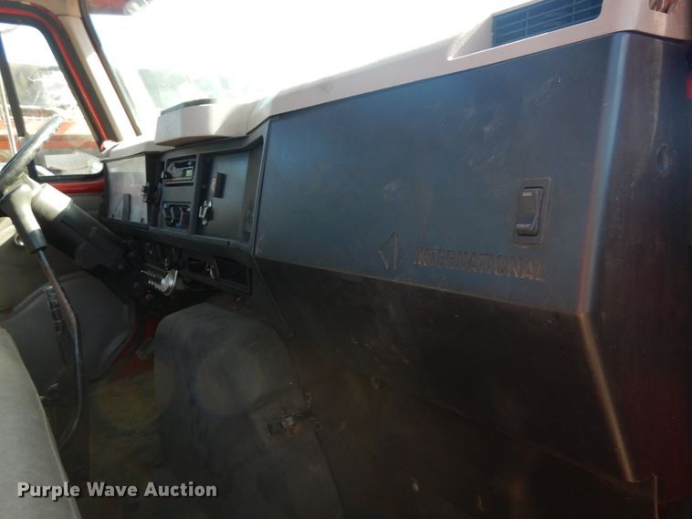 image for item DH5235 1999 International 4700  rollback truck