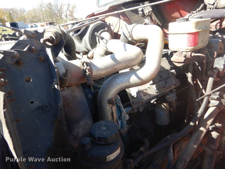 image for item DH5235 1999 International 4700  rollback truck