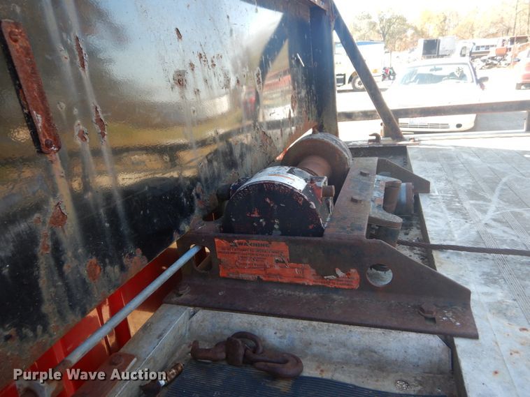 image for item DH5235 1999 International 4700  rollback truck