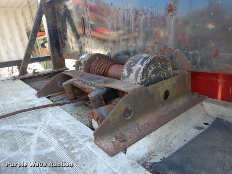 image for item DH5235 1999 International 4700  rollback truck