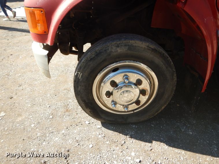 image for item DH5235 1999 International 4700  rollback truck