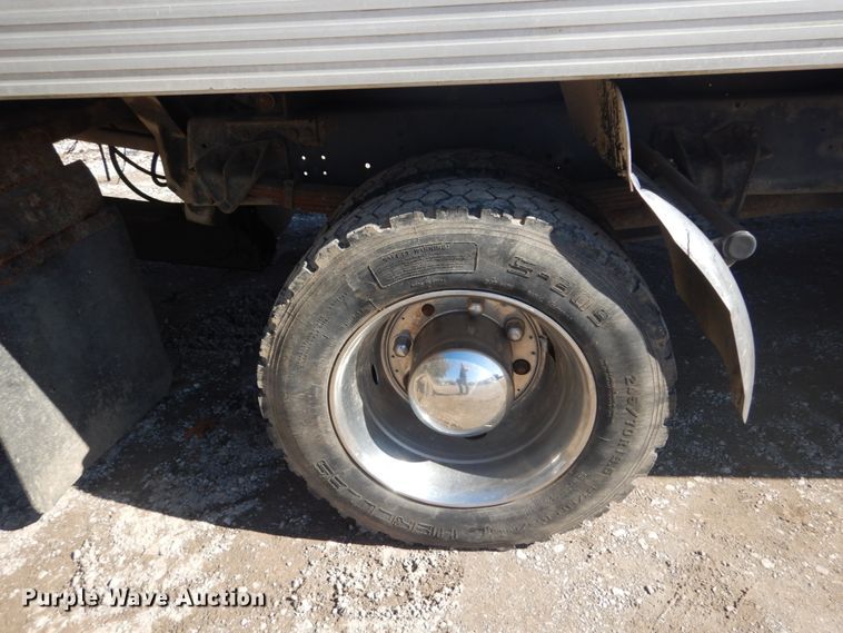 image for item DH5235 1999 International 4700  rollback truck