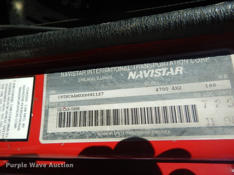 image for item DH5235 1999 International 4700  rollback truck