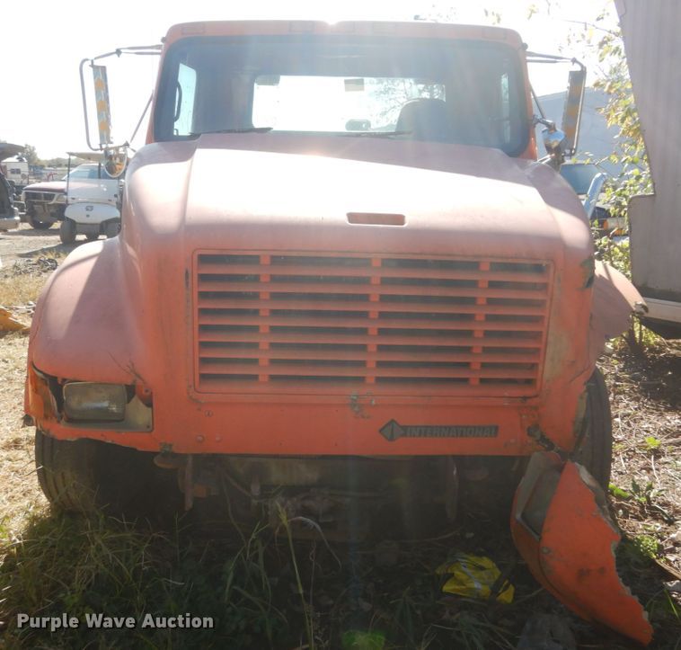 image for item DH5238 2002 International 4700  tow truck