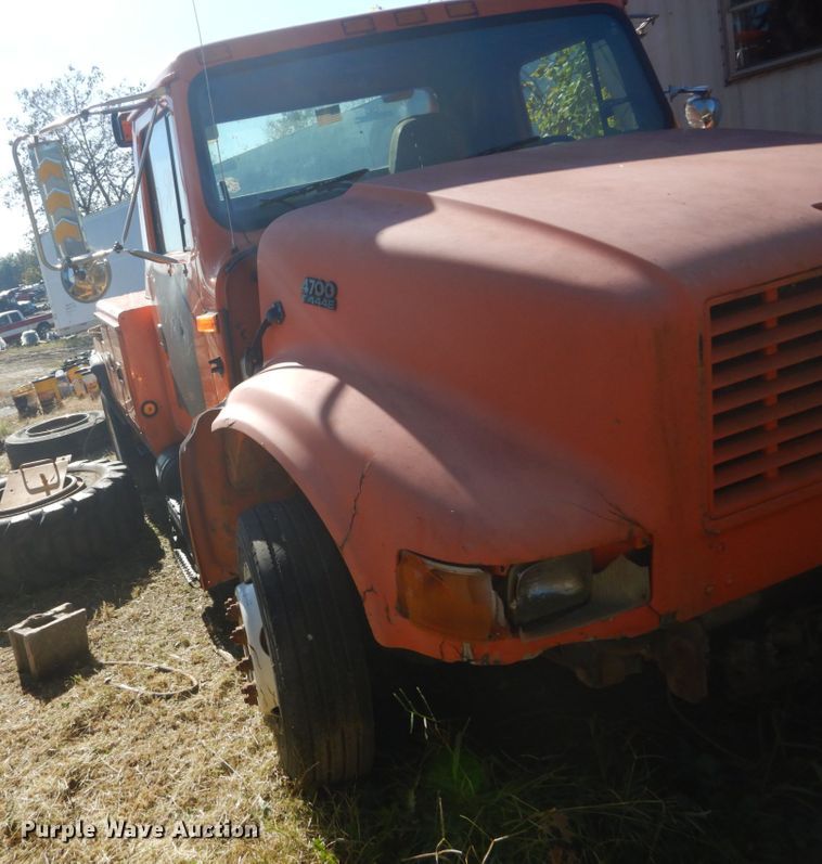 image for item DH5238 2002 International 4700  tow truck