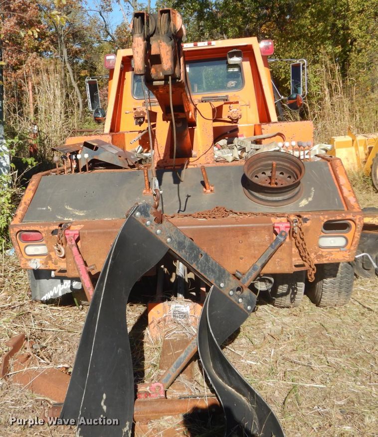 image for item DH5238 2002 International 4700  tow truck