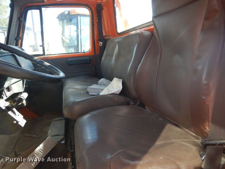 image for item DH5238 2002 International 4700  tow truck