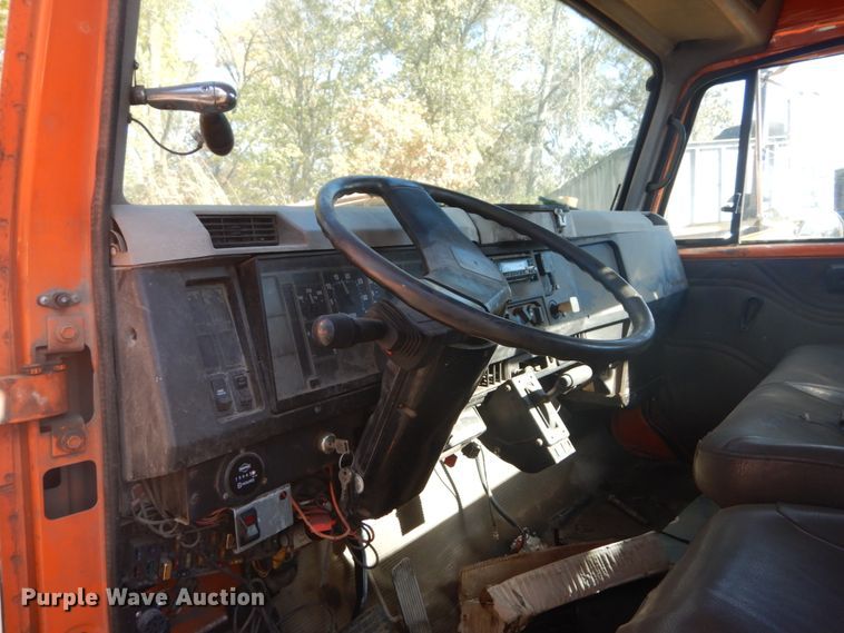 image for item DH5238 2002 International 4700  tow truck