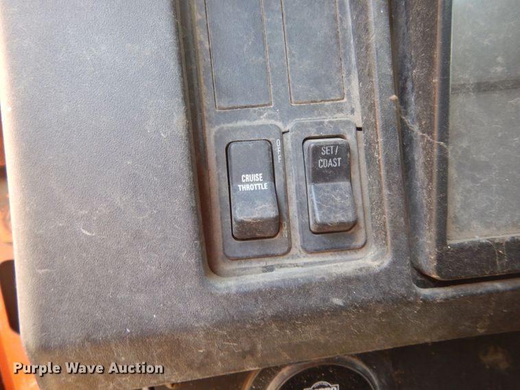 image for item DH5238 2002 International 4700  tow truck